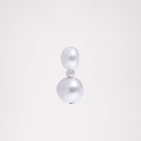 A front view image of an Onomatpee Pokopoko 3-pearl stud earring, featuring two larger freshwater pearls and a small pearl in the center. On show at NiMi Projects UK.