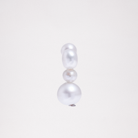 A front view of a Pokoko 5-pearl stud earring, made by Onomatopee, showcasing its three front freshwater pearls — a vertical arrangement of a medium, small and large pearl. Available at NiMi Projects UK.