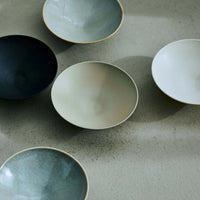 Five Kihon no Utsuwa rice bowls showcasing different colours of black, white, green and blue.